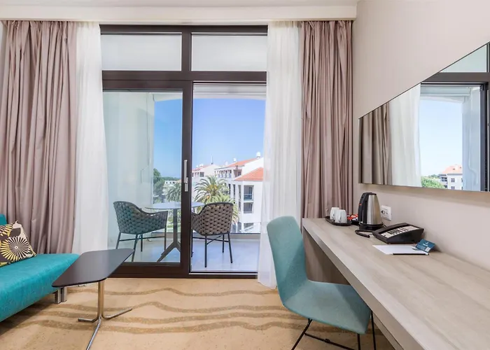 파크 플라자 히스트리아 4*